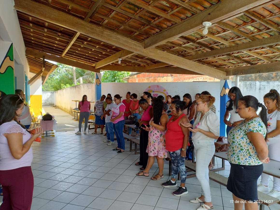 Camacã: Unidade de Saúde Dr. Aníbal Cavalcante faz campanha do outubro Rosa para professores
